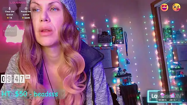 Snapshot of EmmaIsHere chatting on December 20, 2024, 4:46 pm EmmaIsHere online show from December 20, 2024, 4:46 pm
