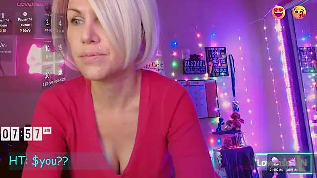 Snapshot of EmmaIsHere chatting on January 15, 2025, 2:56 pm EmmaIsHere online show from January 15, 2025, 2:56 pm