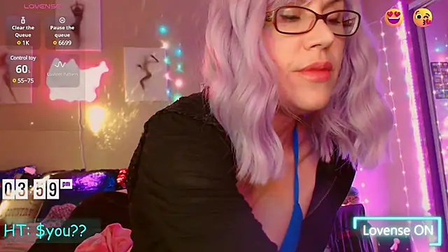 Snapshot of EmmaIsHere chatting on February 11, 2025, 11:01 pm EmmaIsHere online show from February 11, 2025, 11:01 pm