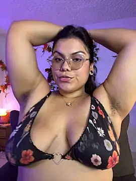 Snapshot of kittylu__ chatting on February 7, 2026, 3:21 am kittylu online show from February 7, 2026, 3:21 am