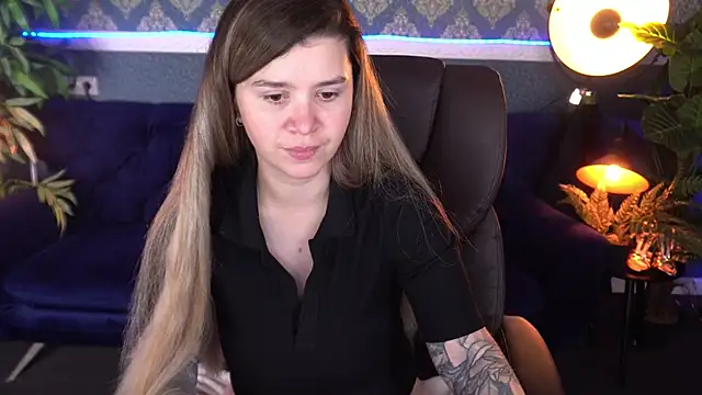 Snapshot of AmellyMilly chatting on November 19, 2025, 7:47 pm AmellyMilly online show from November 19, 2025, 7:47 pm