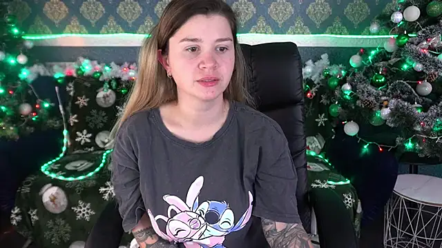 Snapshot of AmellyMilly chatting on December 18, 2025, 7:53 pm AmellyMilly online show from December 18, 2025, 7:53 pm