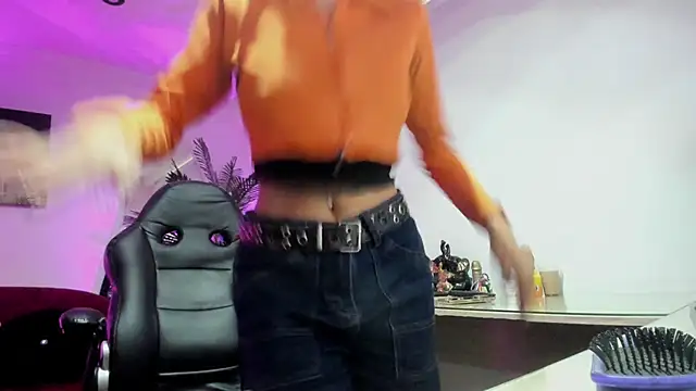 Meghan320 online show from October 31, 2025, 11:33 am