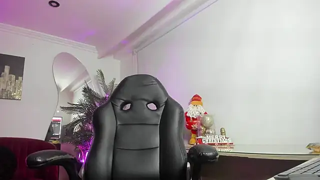 Meghan320 online show from November 29, 2025, 11:46 am