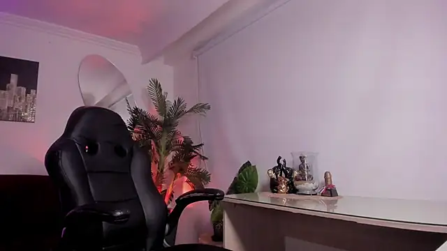 Meghan320 online show from January 13, 2026, 11:37 am