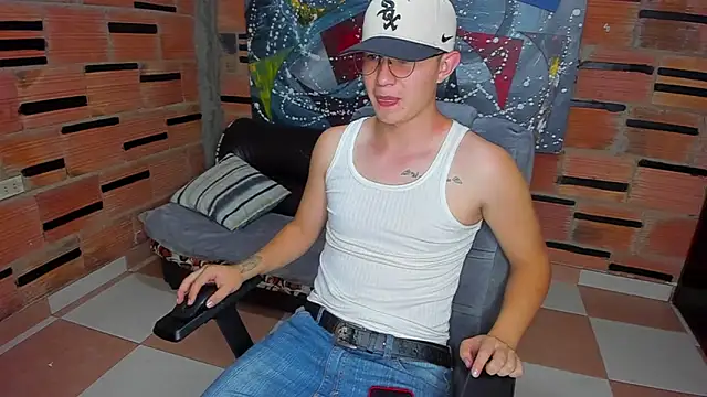 Snapshot of patrik_027 chatting on February 6, 2025, 10:10 pm patrik 027 online show from February 6, 2025, 10:10 pm