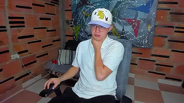 Snapshot of patrik_027 chatting on February 11, 2025, 1:30 pm patrik 027 online show from February 11, 2025, 1:30 pm