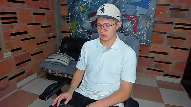 Snapshot of patrik_027 chatting on February 11, 2025, 6:22 pm patrik 027 online show from February 11, 2025, 6:22 pm