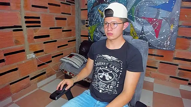 Snapshot of patrik_027 chatting on February 12, 2025, 7:24 pm patrik 027 online show from February 12, 2025, 7:24 pm