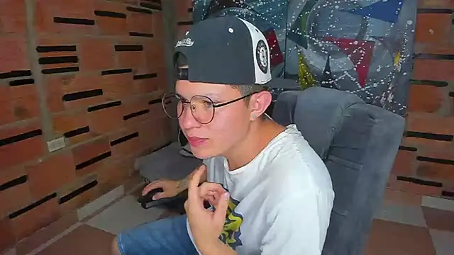 Snapshot of patrik_027 chatting on February 17, 2025, 5:21 pm patrik 027 online show from February 17, 2025, 5:21 pm