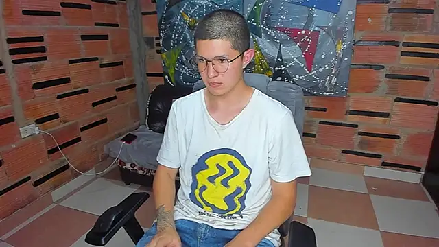 Snapshot of patrik_027 chatting on February 17, 2025, 9:30 pm patrik 027 online show from February 17, 2025, 9:30 pm