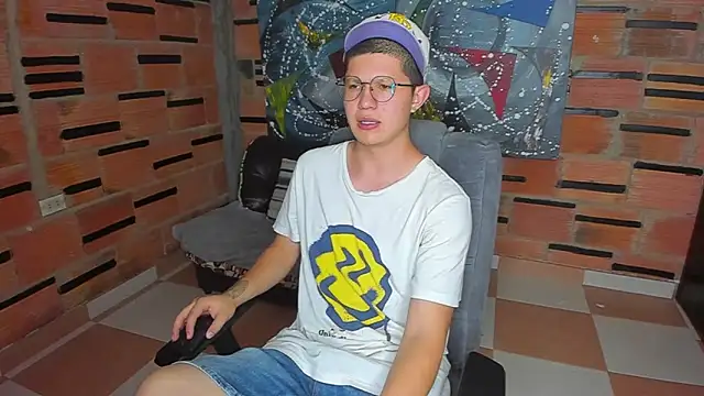 Snapshot of patrik_027 chatting on February 18, 2025, 1:10 am patrik 027 online show from February 18, 2025, 1:10 am