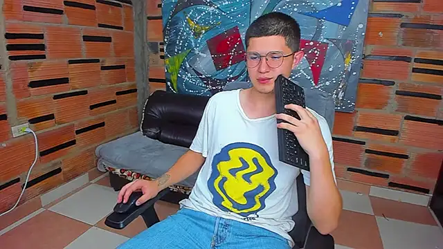 Snapshot of patrik_027 chatting on March 7, 2025, 12:26 am patrik 027 online show from March 7, 2025, 12:26 am