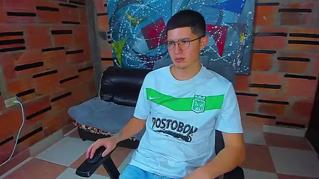 Snapshot of patrik_027 chatting on March 19, 2025, 12:15 am patrik 027 online show from March 19, 2025, 12:15 am