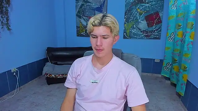 Snapshot of patrik_027 chatting on November 10, 2025, 6:23 am patrik 027 online show from November 10, 2025, 6:23 am