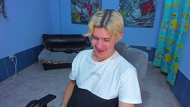 Snapshot of patrik_027 chatting on November 21, 2025, 7:12 pm patrik 027 online show from November 21, 2025, 7:12 pm