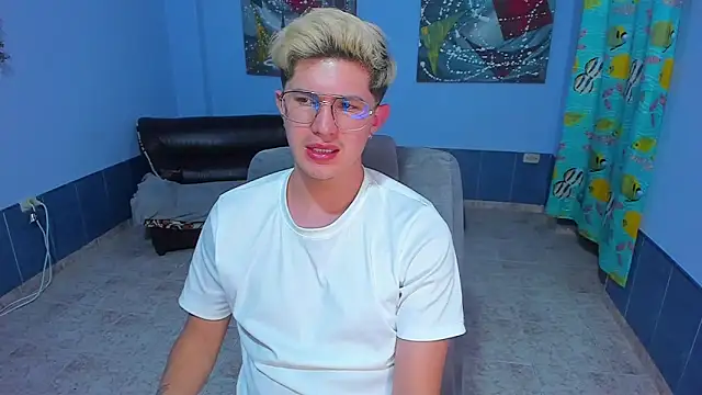 Snapshot of patrik_027 chatting on November 25, 2025, 8:03 am patrik 027 online show from November 25, 2025, 8:03 am