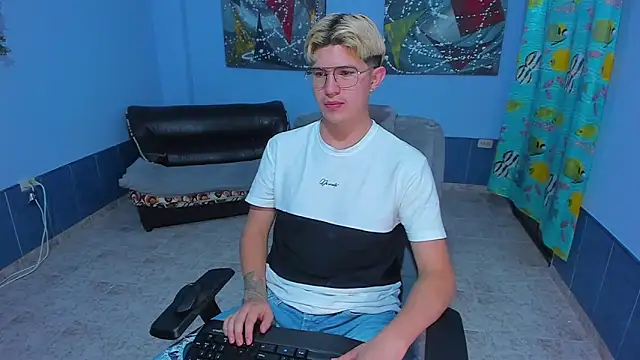 Snapshot of patrik_027 chatting on November 26, 2025, 8:15 am patrik 027 online show from November 26, 2025, 8:15 am