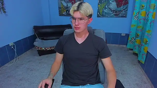 Snapshot of patrik_027 chatting on November 28, 2025, 6:49 am patrik 027 online show from November 28, 2025, 6:49 am