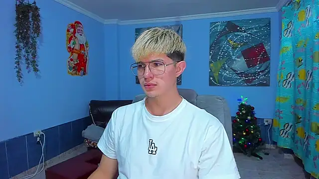 Snapshot of patrik_027 chatting on December 2, 2025, 7:09 pm patrik 027 online show from December 2, 2025, 7:09 pm