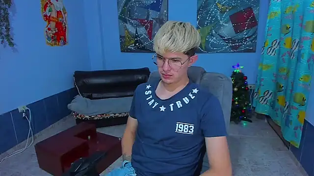 Snapshot of patrik_027 chatting on December 3, 2025, 7:23 pm patrik 027 online show from December 3, 2025, 7:23 pm