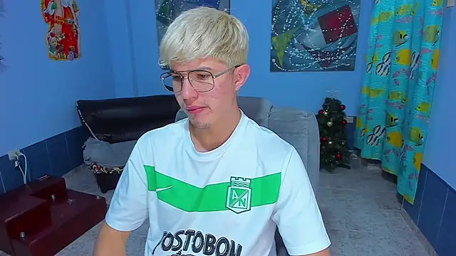 Snapshot of patrik_027 chatting on December 15, 2025, 6:45 pm patrik 027 online show from December 15, 2025, 6:45 pm