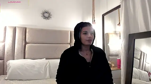 Snapshot of CeliWoods chatting on May 6, 2026, 10:42 am CeliWoods online show from May 6, 2026, 10:42 am