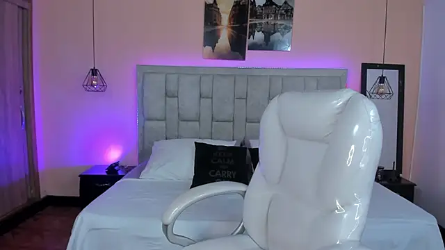 Stefhanyblow online show from December 3, 2024, 10:29 pm