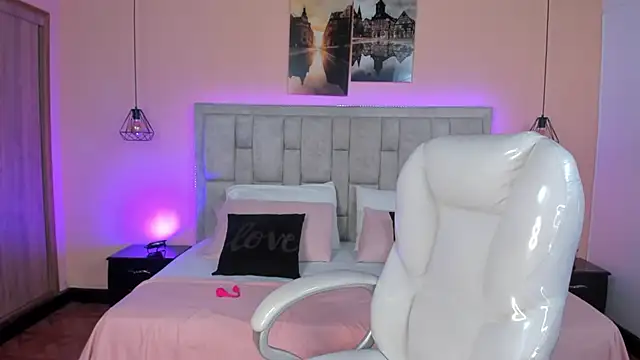 Stefhanyblow online show from December 10, 2024, 11:19 pm