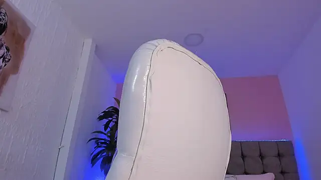 Stefhanyblow online show from February 8, 2025, 6:01 am