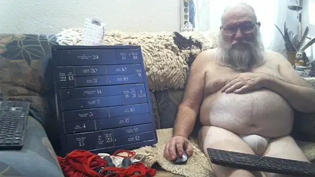 SexySantaC online show from December 2, 2025, 8:15 pm