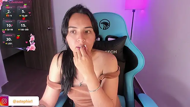 Miss Nicole online show from November 16, 2025, 2:39 am