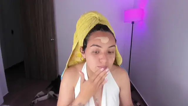 Miss Nicole online show from December 14, 2025, 2:06 am