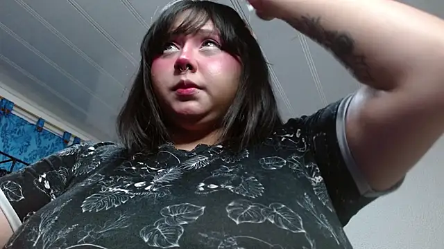 Snapshot of litlle_cat chatting on June 2, 2026, 6:37 am litlle cat online show from June 2, 2026, 6:37 am