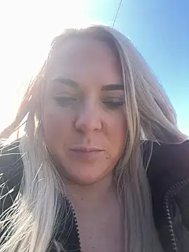 Snapshot of Bustyblondebabe32 chatting on April 24, 2026, 9:12 am Bustyblondebabe32 online show from April 24, 2026, 9:12 am
