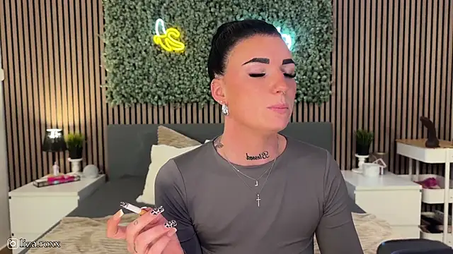 LizaRoxx online show from October 13, 2025, 6:52 pm