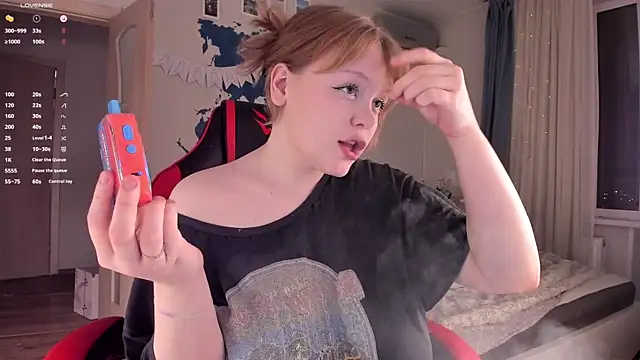 LisaLaas online show from December 4, 2024, 1:36 am