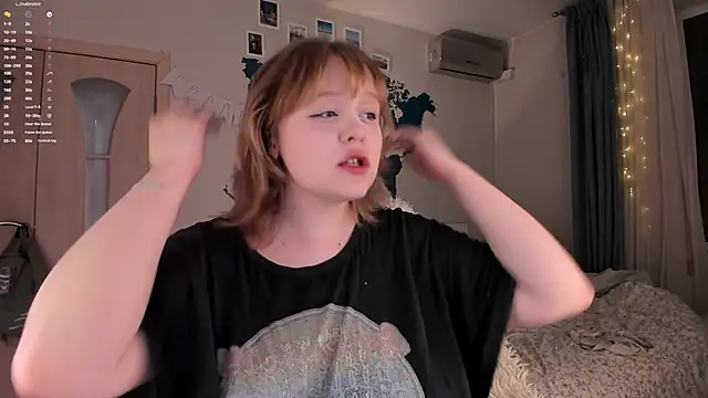 LisaLaas online show from December 7, 2024, 5:53 pm