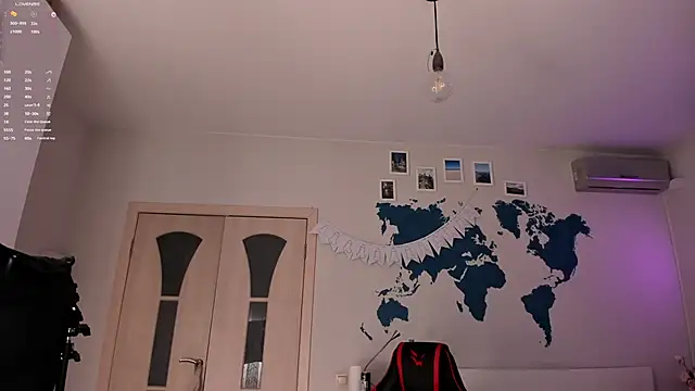 LisaLaas online show from December 13, 2024, 1:44 pm