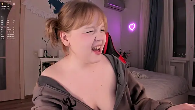 LisaLaas online show from December 22, 2024, 9:42 pm