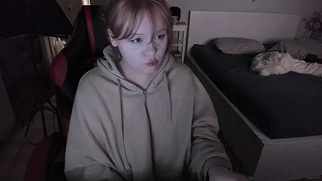 LisaLaas online show from February 13, 2025, 8:24 pm