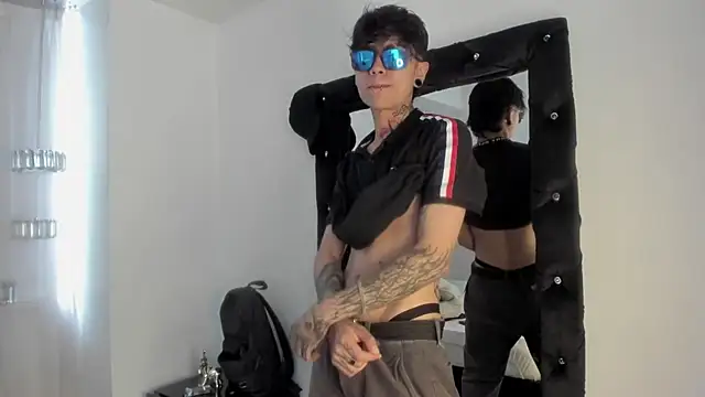 AcidMilo online show from December 18, 2024, 4:06 pm