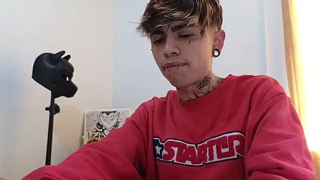 AcidMilo online show from February 13, 2025, 3:24 pm