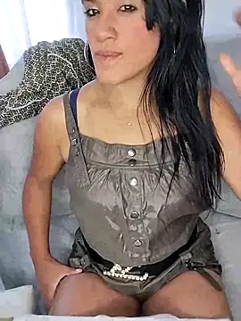 Snapshot of zhayra_rose chatting on February 14, 2025, 9:21 pm zhayra rose online show from February 14, 2025, 9:21 pm