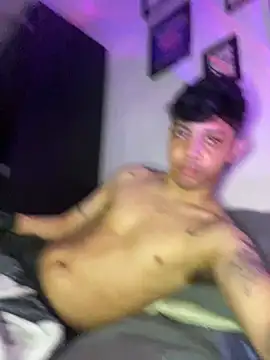 Snapshot of tonysexyboy chatting on December 17, 2024, 2:12 am tonysexyboy online show from December 17, 2024, 2:12 am