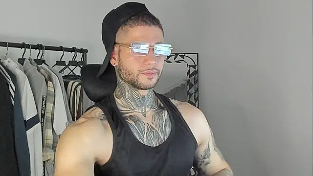  jamesleandros1 online show from November 11, 2025, 11:16 pm