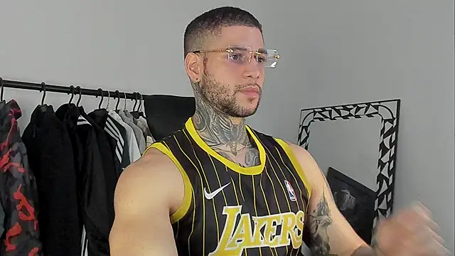  jamesleandros1 online show from November 15, 2025, 9:54 pm