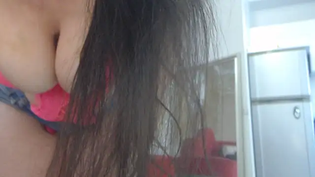 Snapshot of AnnaBellaLuckyXOXO chatting on March 10, 2025, 8:37 am AnnaBellaLuckyXOXO online show from March 10, 2025, 8:37 am