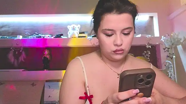 Snapshot of Malika_uAngel chatting on October 9, 2025, 12:08 am Malika uAngel online show from October 9, 2025, 12:08 am