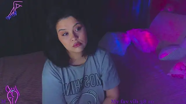 Snapshot of Malika_uAngel chatting on November 18, 2025, 11:26 pm Malika uAngel online show from November 18, 2025, 11:26 pm